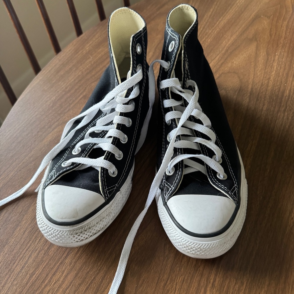 Converse High Top Sneakers • size 9